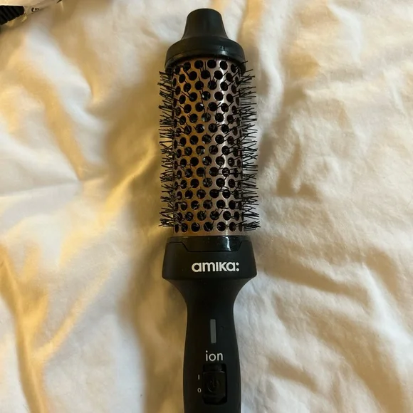 Amika blowout babe: thermal ionic hairbrush - Picture 2 of 6